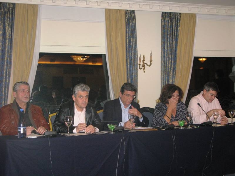 Ο πρόεδρος και κλιμάκιο της ΟΤΟΕ στμ μεγάλη συγκέντρωσεις ενημέρωσης των Τραπεζοϋπαλλήλων στη Θεσσαλονίκη 21 Νοεμβρίου 2011