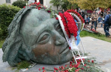  Η ΟΤΟΕ, τίμησε και φέτος με την παρουσία της με κατάθεση στεφάνου τους νεκρούς του Πολυτεχνείου